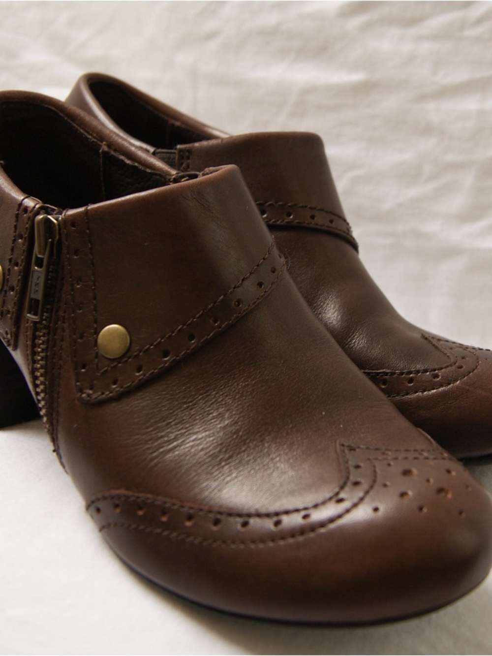 Born Sia Wing Tip Zip Brogue Heels Ankle Boots Bootie  B67406 Womens Size 7M